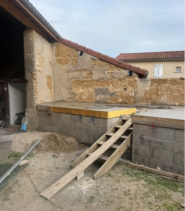 Enduit d’un mur avec escalier — avant travaux